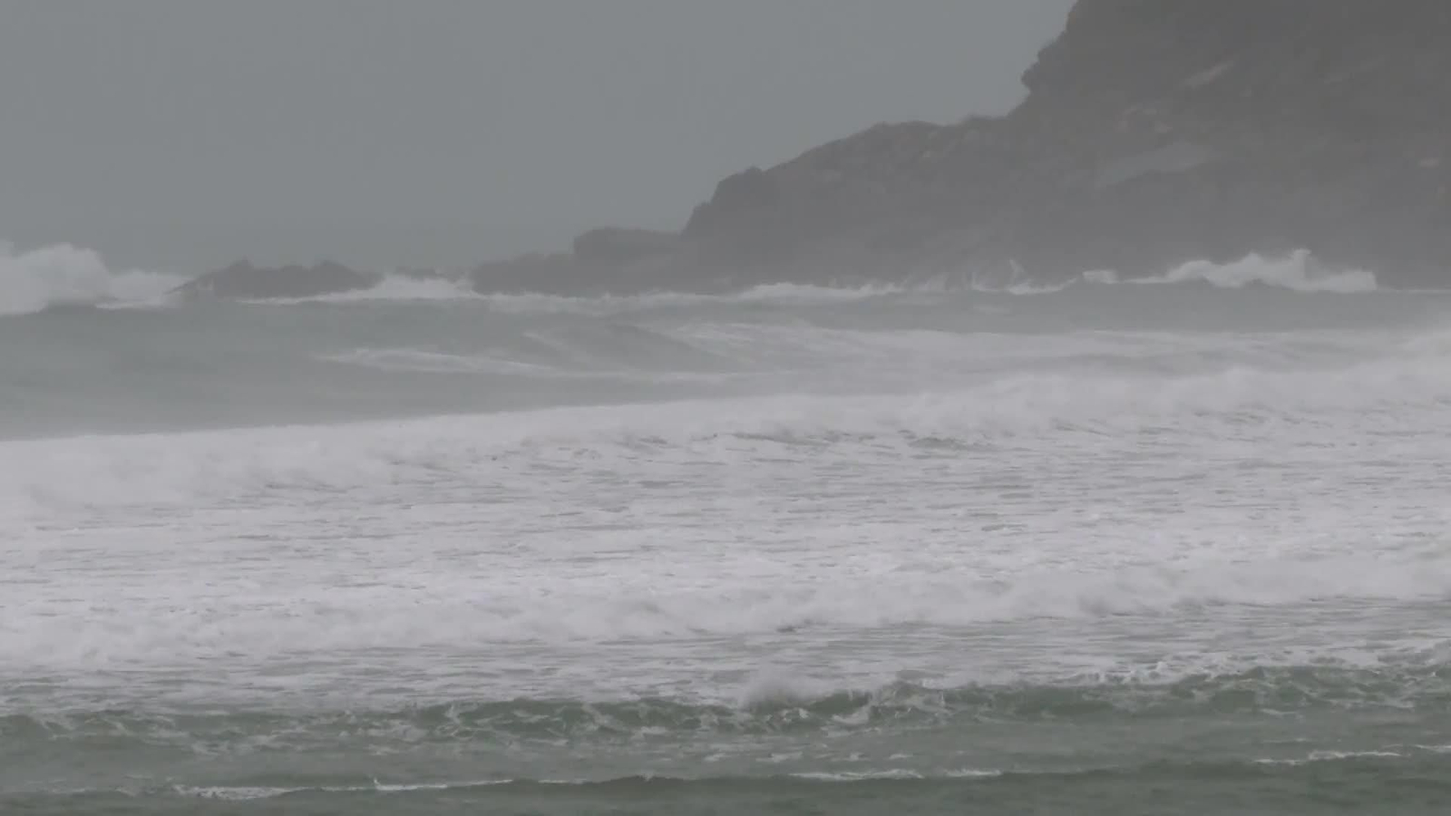 Frío, olas, lluvia, niev y viento para despedir a enero