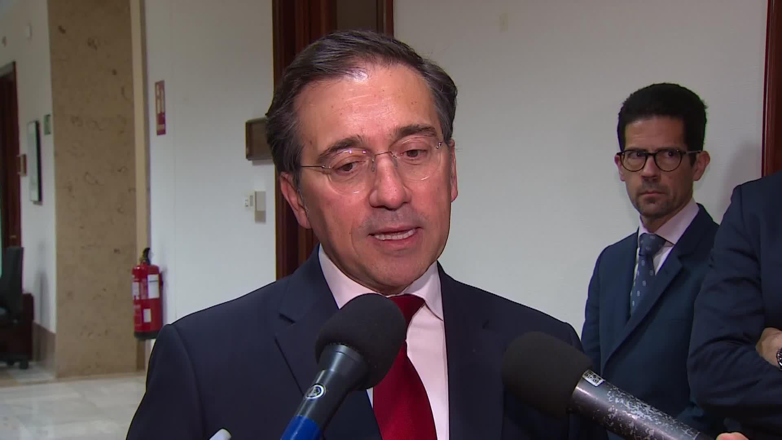 va albares embajada teheran