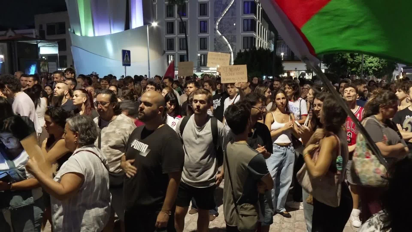 M010-SEVILLA PROTESTA VIVIENDA NOCHE