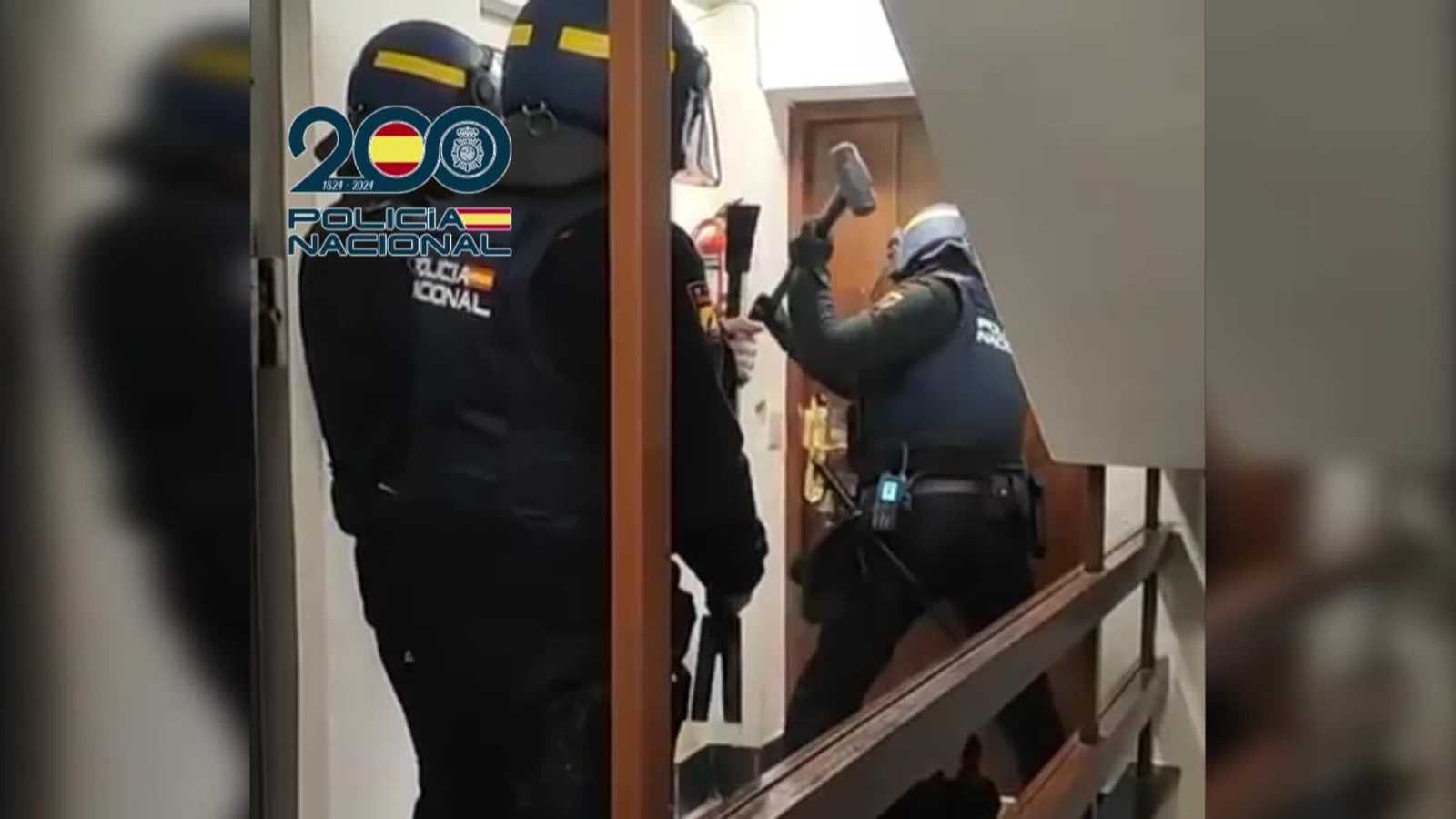 M024-IMAGENES POLICIA RECUPERAN CORONA Y MONEDAS