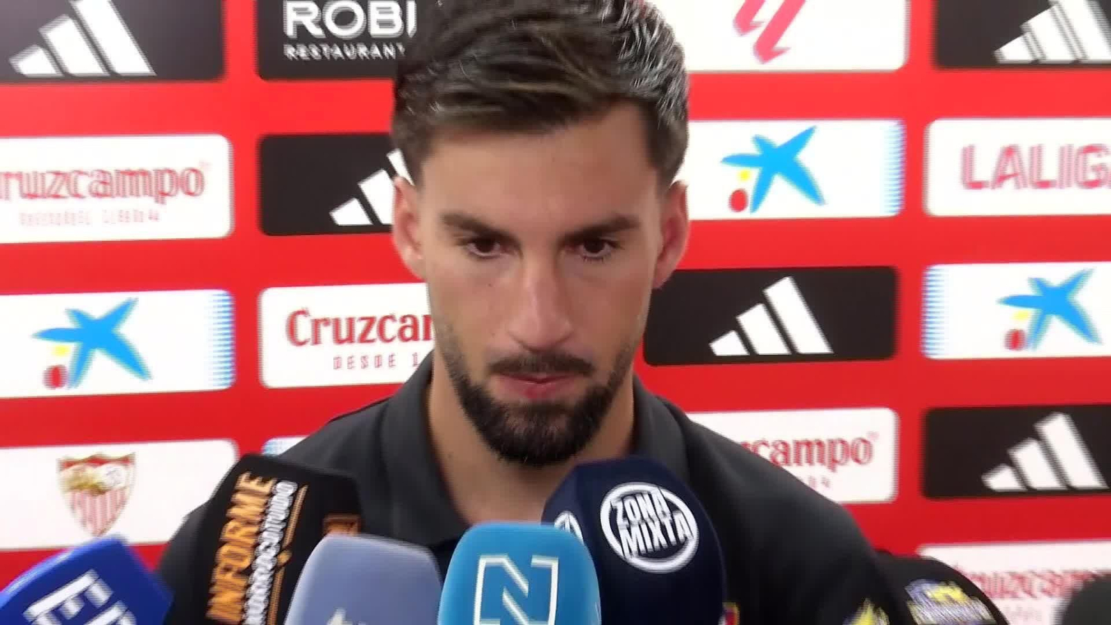 D011-SEVILLA BAENA ZONA MIXTA ATLETICO Y LLEGADAS EQUIPOS