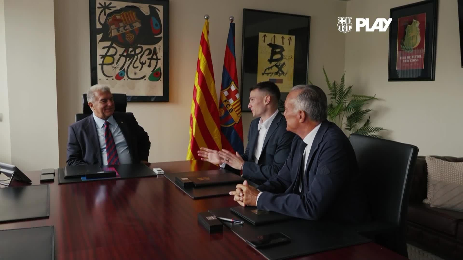 V044-BARCELONA PRESENTACION LIVAKOVIC
