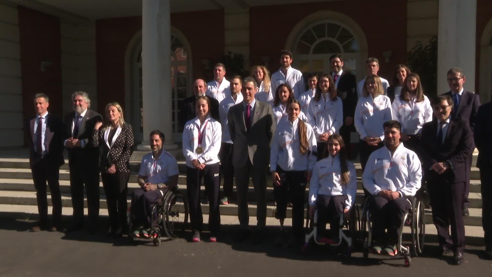 va sanchez con equipo paralimpico
