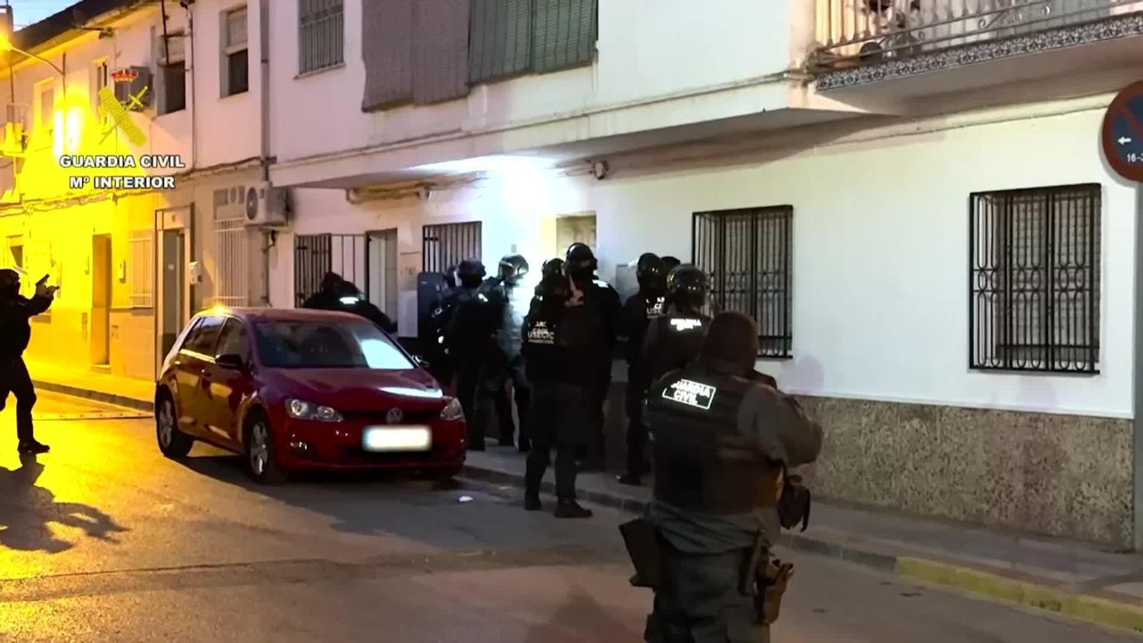 M014-GRANADA OP GC DISPAROS DESDE COCHE