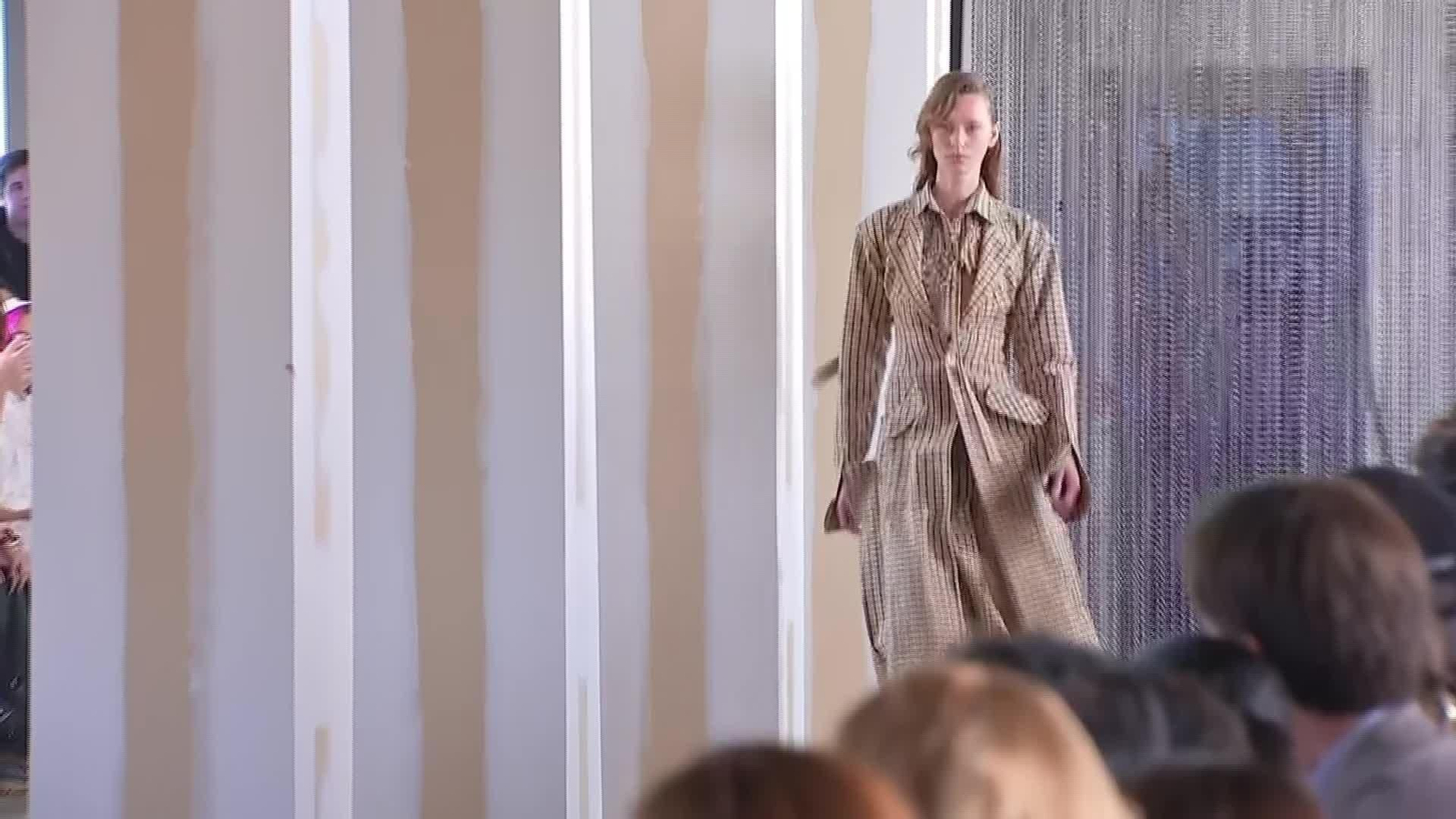 J041-MADRID DESFILE SEMANA MODA MANE MANE