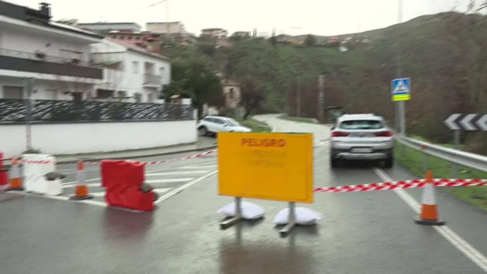 L046-GRANADA DESTROZOS CARRETERA PINOS GENIL