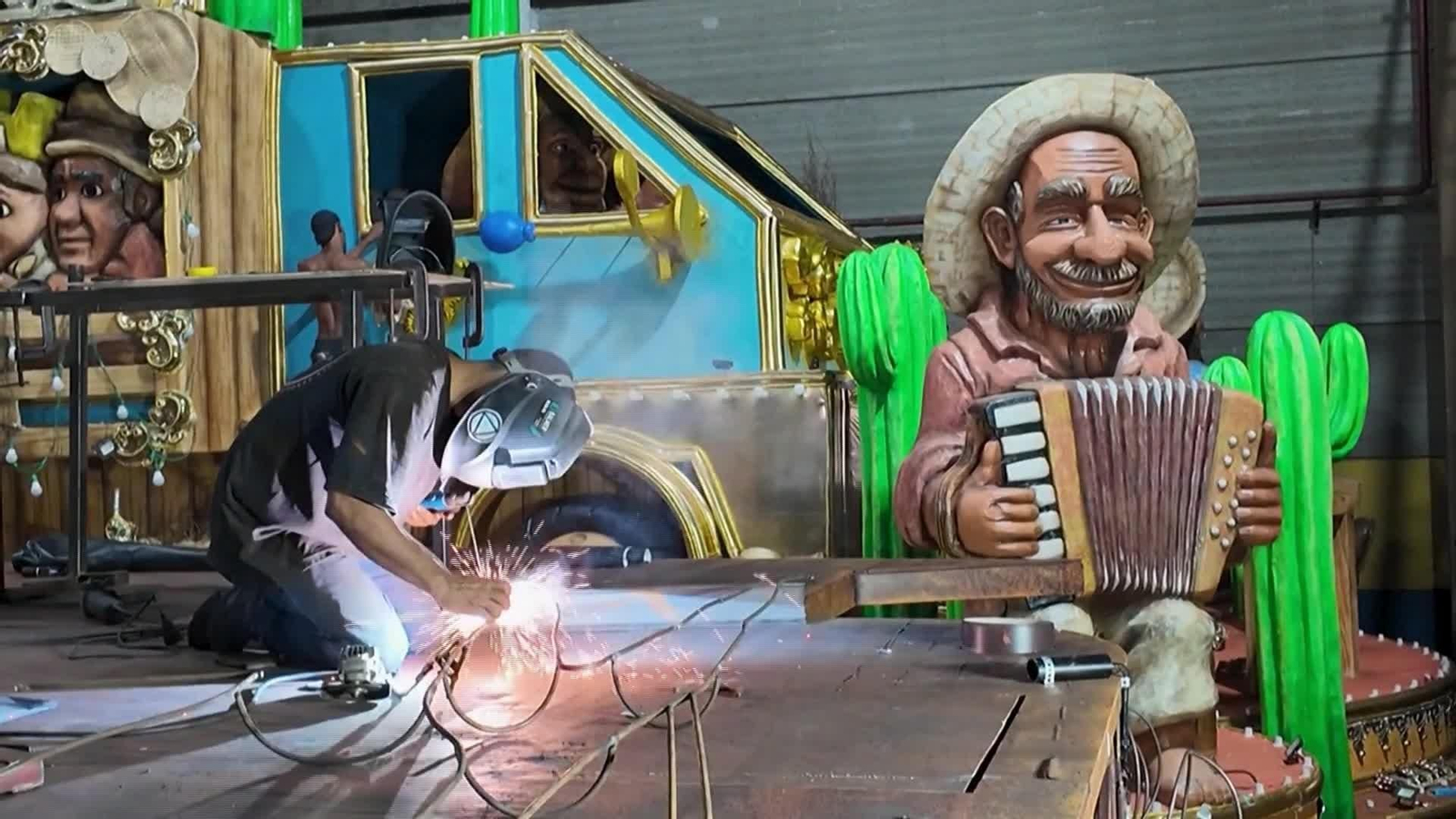 L015-BRASIL TRIBUTO A LULA DA SILVA EN EL CARNAVAL DE RIO