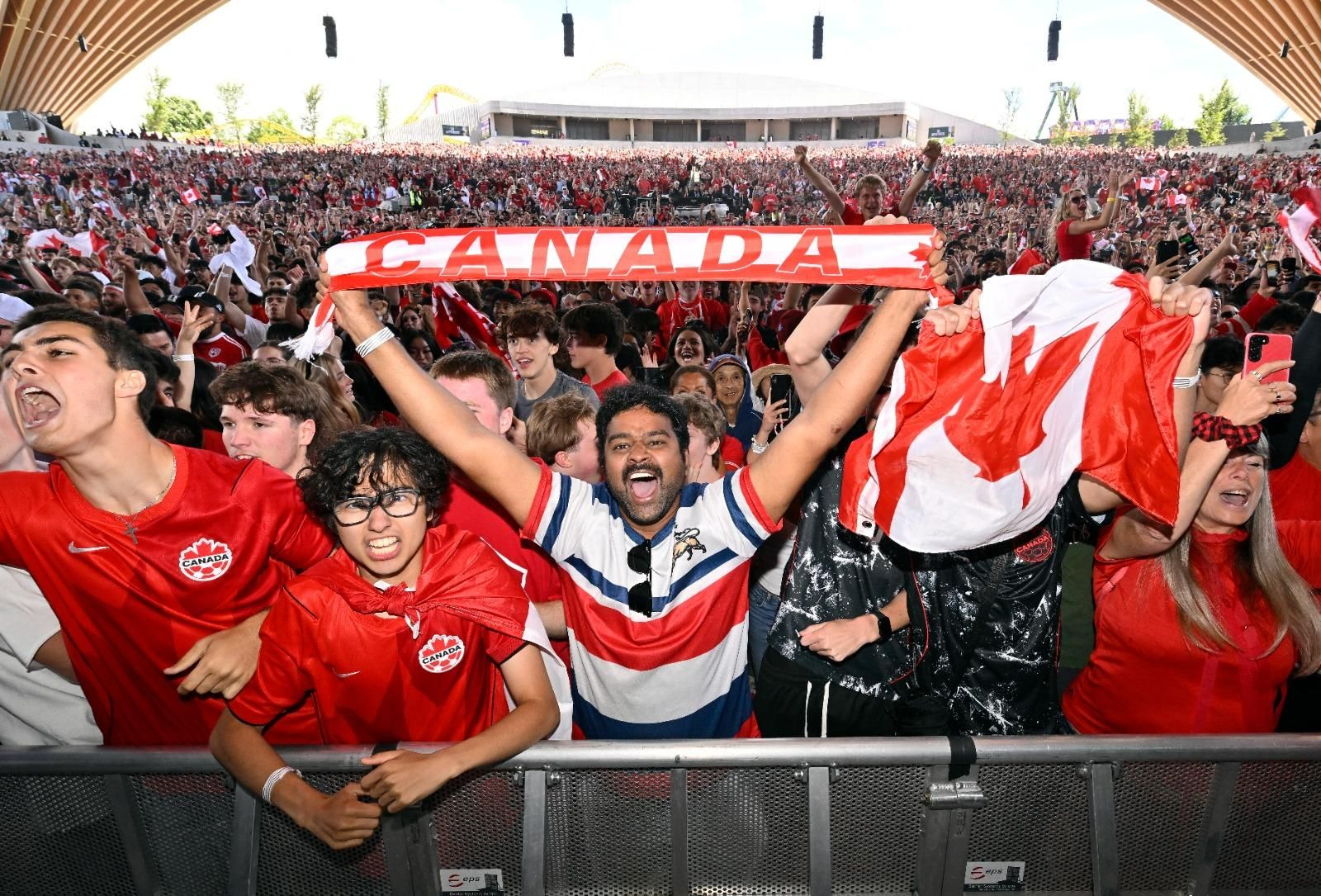 Canadá vence a Sudáfrica y se mete por primera vez en los octavos de un Mundial