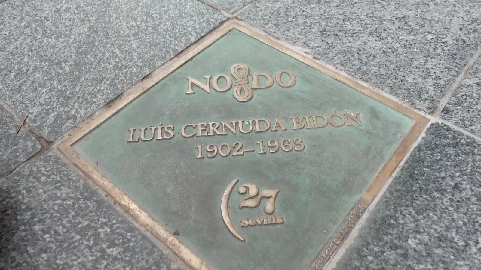 L043-SEVILLA ERROR PLACA LUIS CERNUDA