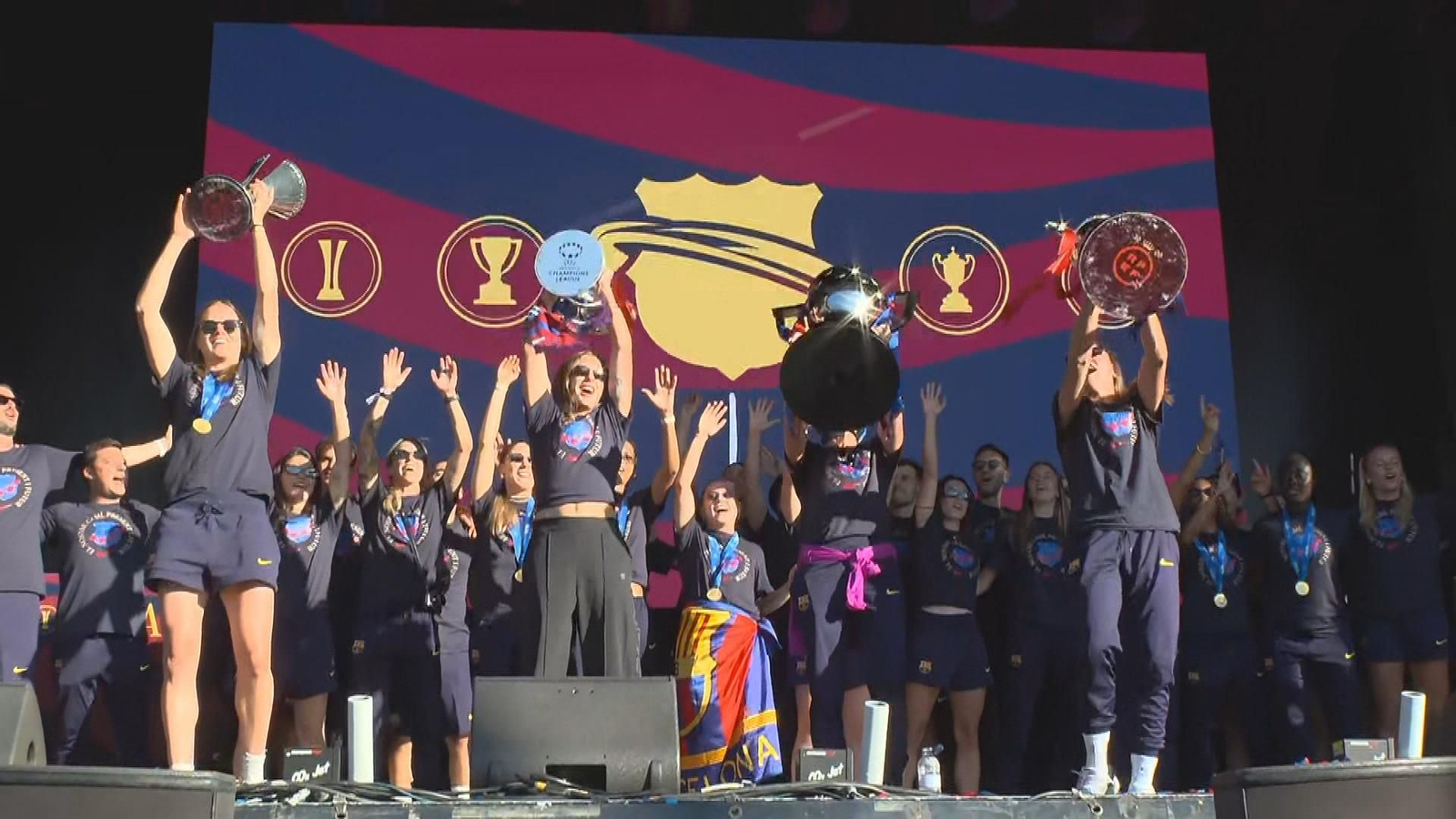 El Barça femenino celebra la Champions con su afición