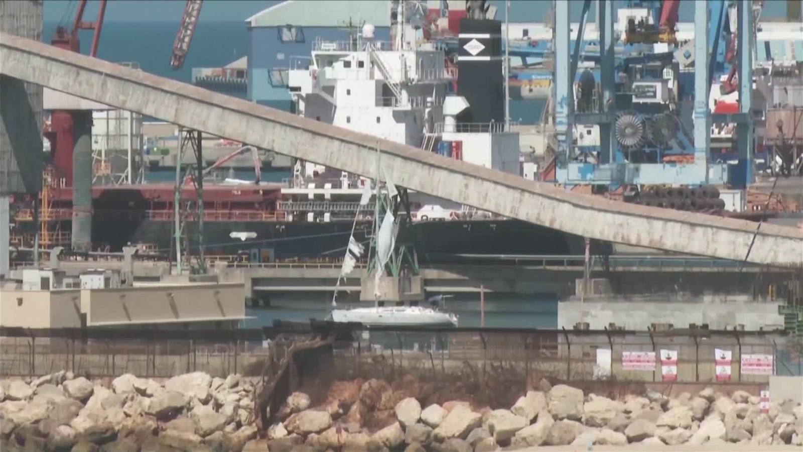 va llegada detenidos flotilla a puerto