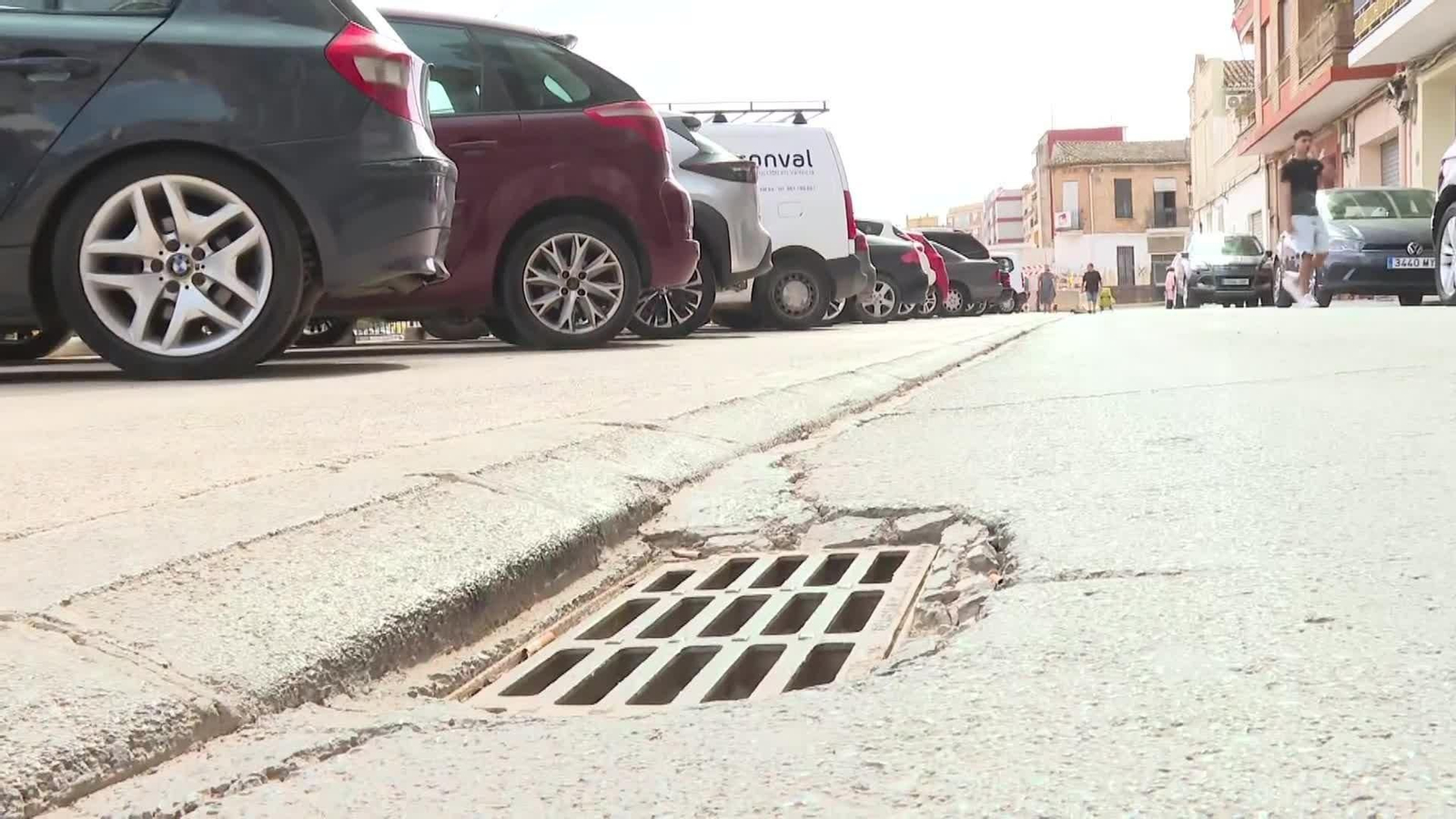En Paiporta miran preocupados al cielo por lo que pasa en el suelo