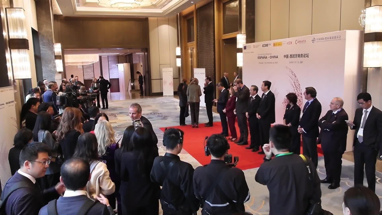 M019-CHINA REY CON EMPRESARIOS