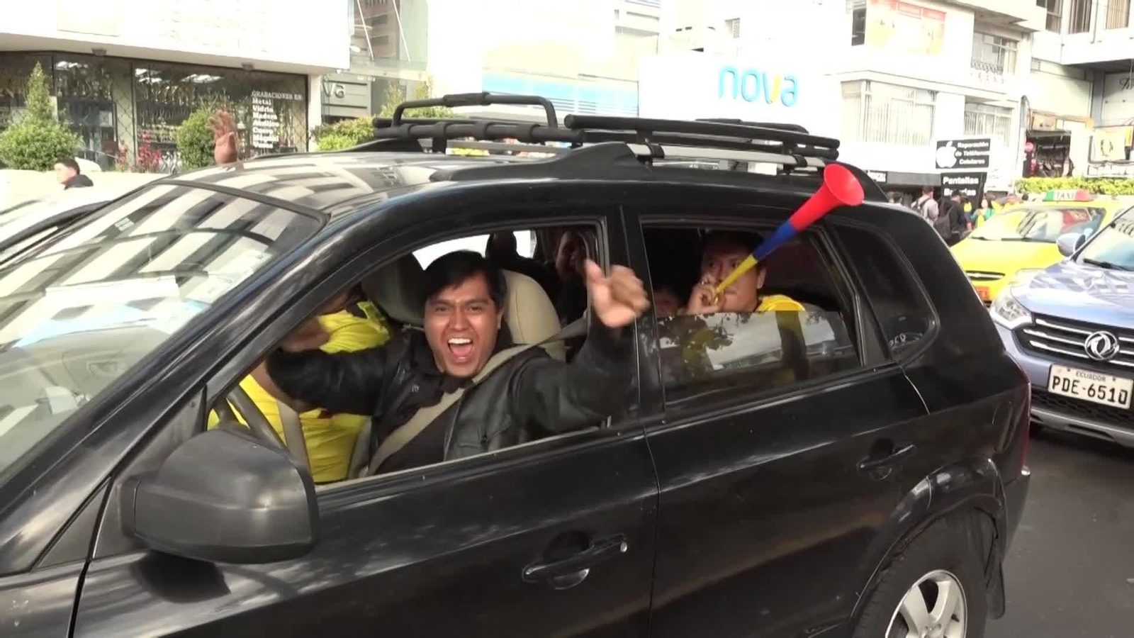 va ecuatorianos celebran victoria