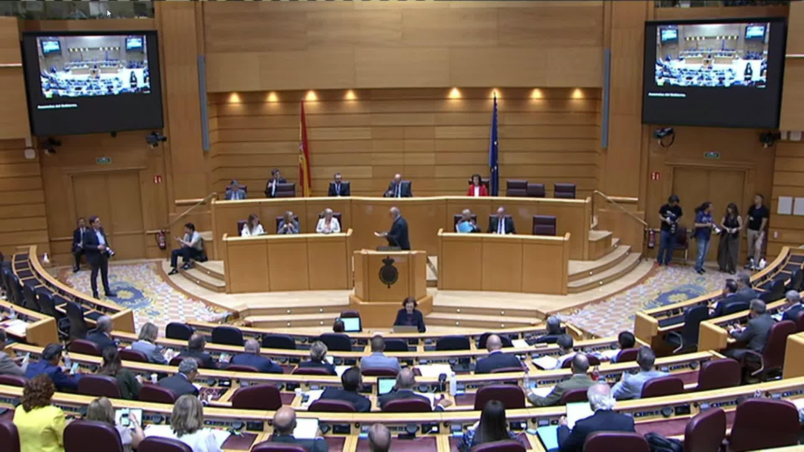 M091-MADRID SENADO CRITICAS A PUENTE POR AUSENCIA PAPA