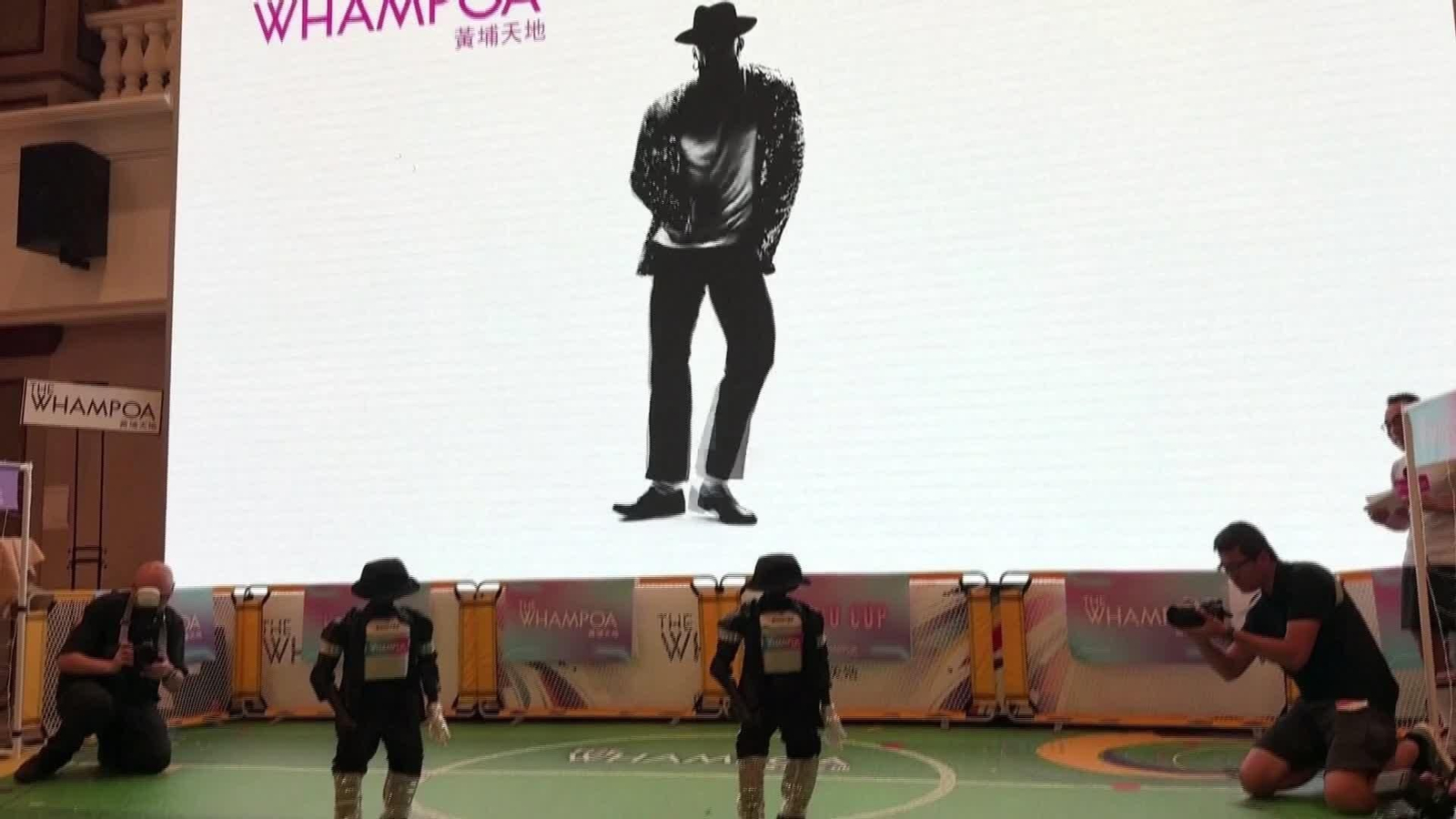 S003-CHINA ROBOTS BAILE MICHAEL JACKSON