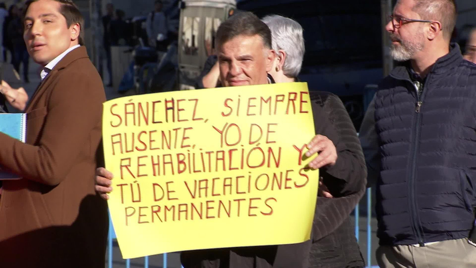 X035-MADRID PROTESTA VICTIMAS ADAMUZ CONGRESO