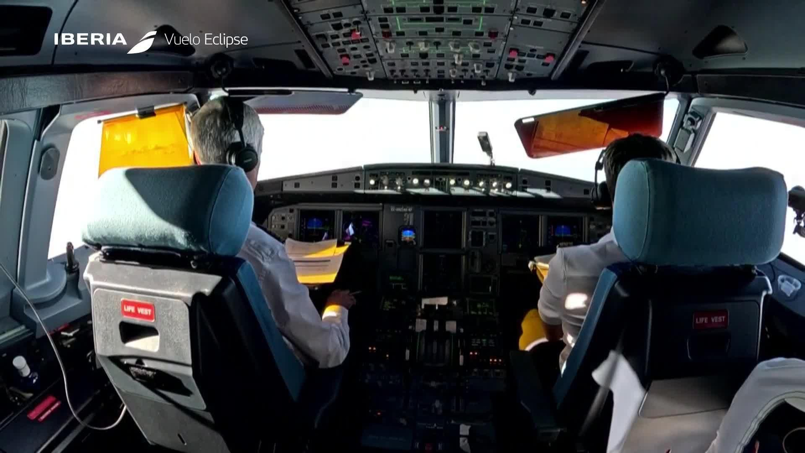 X072-VARIOS ECLIPSE DESDE AVION