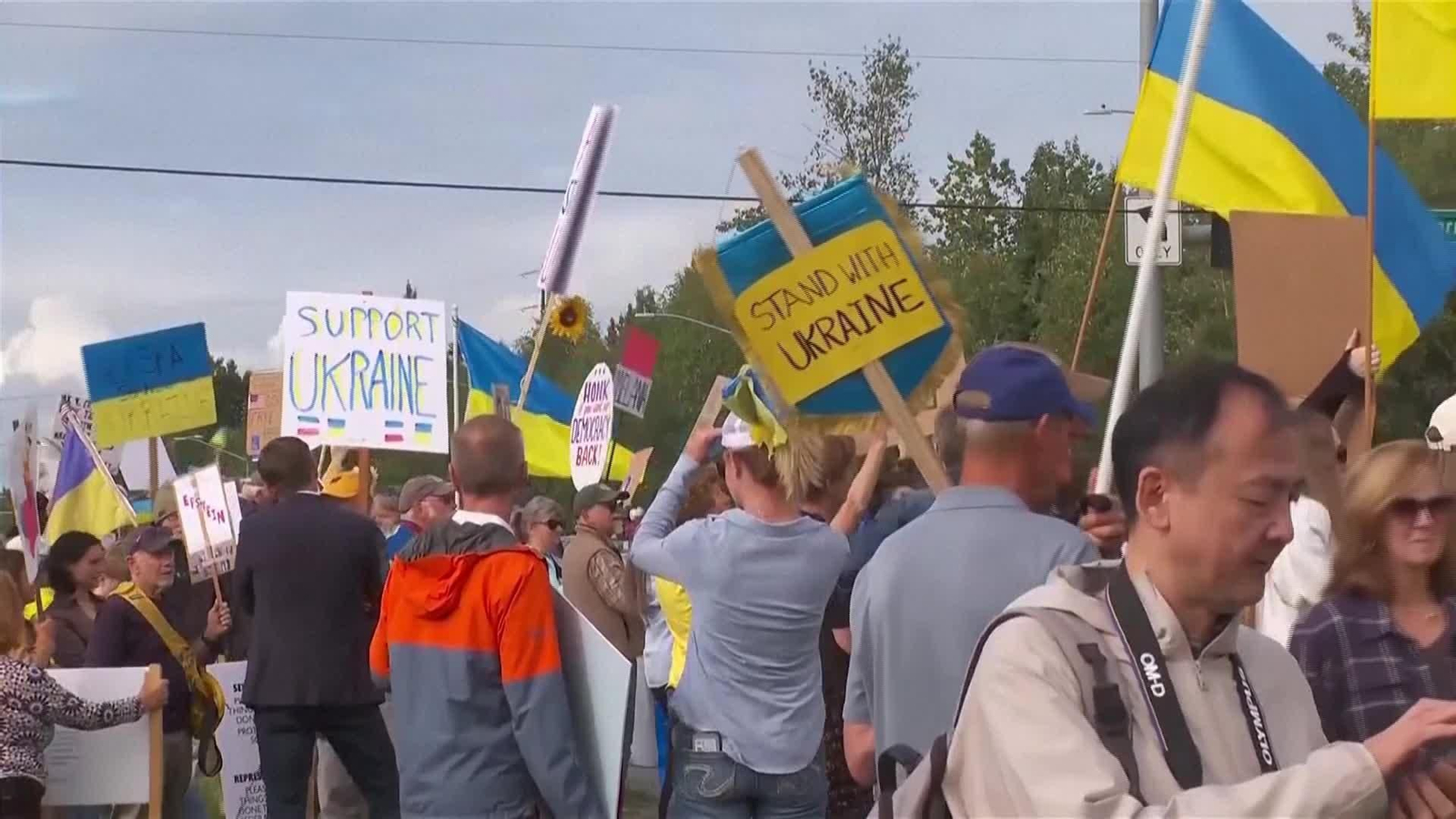 V003-EEUU PROTESTAS PRO UCRANIA ALASKA