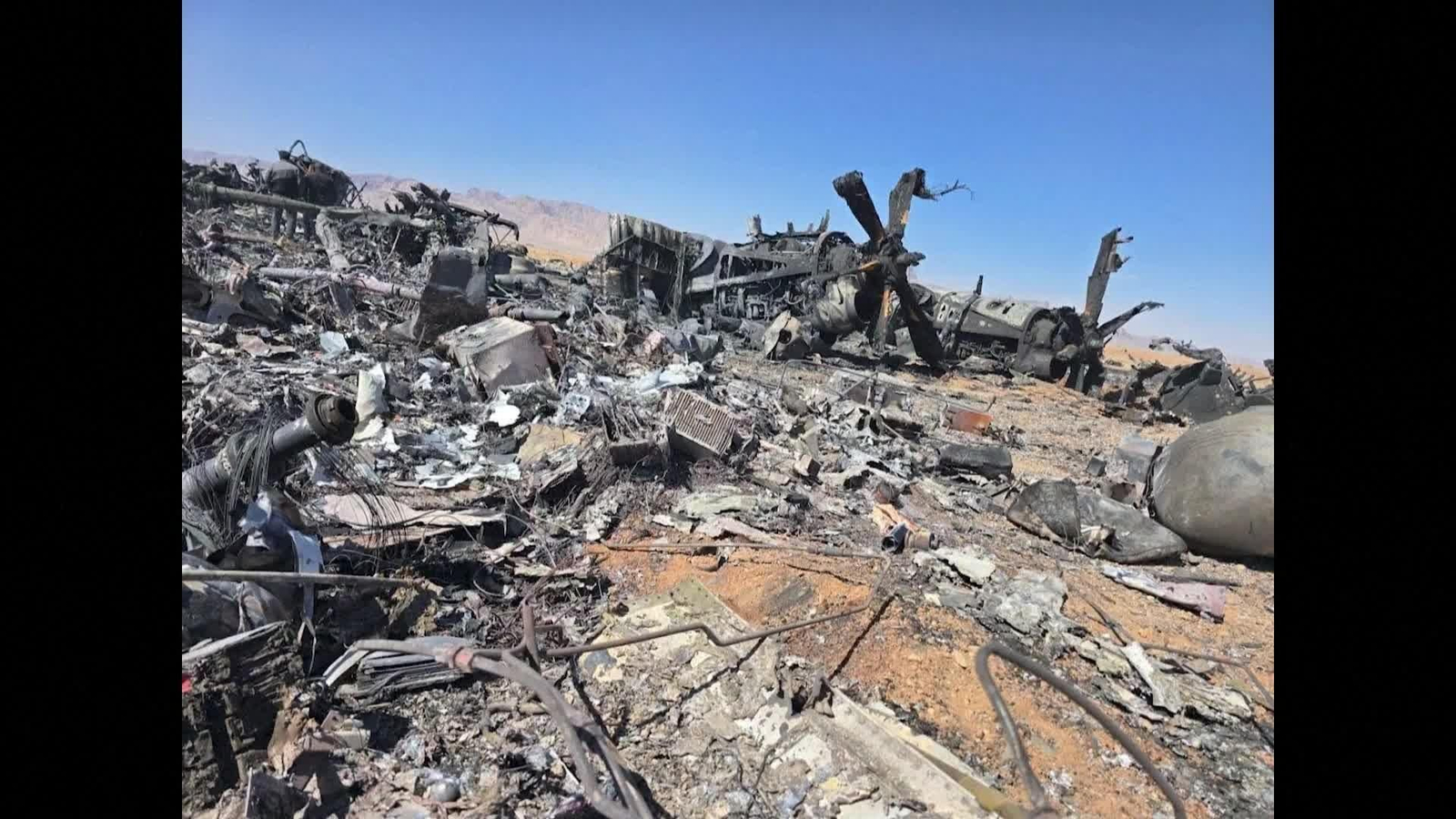 L008-IRAN AVIONES DAÑADOS RESCATE