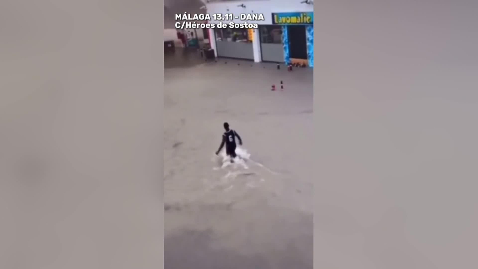 X028-EDI MALAGA HEROE VIVE BAJO UN PUENTE