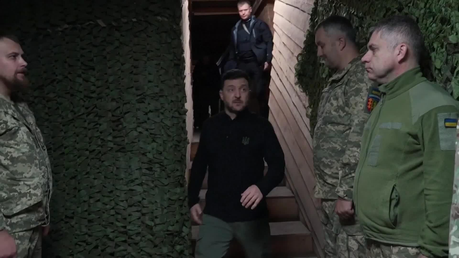 J073-UCRANIA ZELENSKI VISITA EL FRENTE