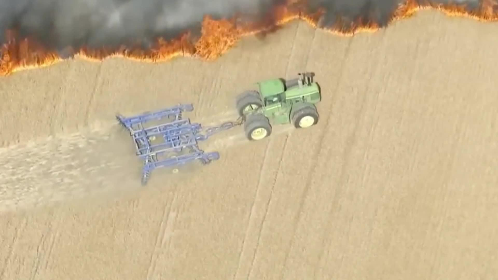 L667-EDI VARIOS LOS TRACTORES EN LOS INCENDIOS