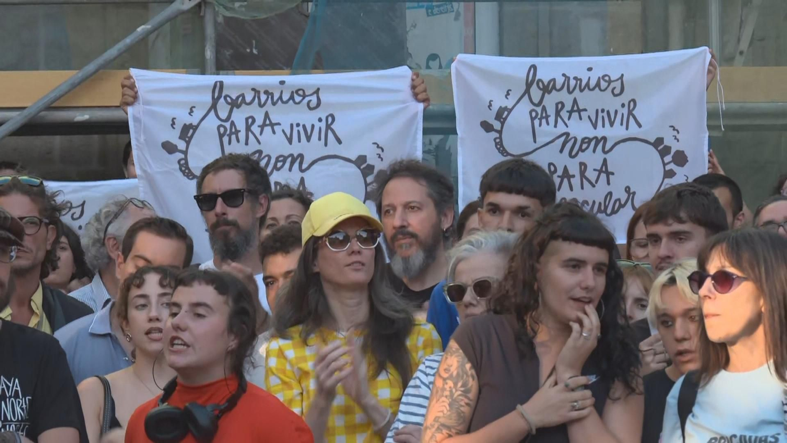 Protesta Santiago en apoyo a Maricarmen