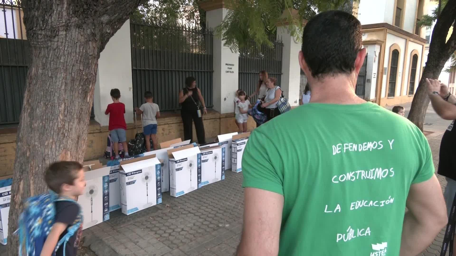 J040-SEVILLA PROTESTAS AULA CALOR