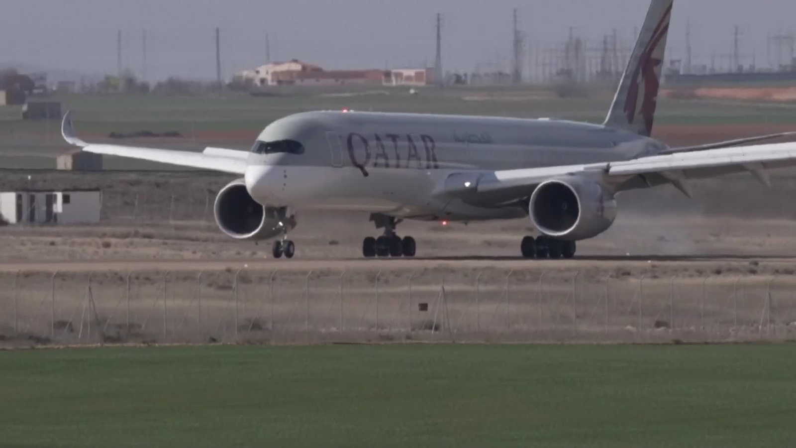 va aeropuerto de teruel lleno de aviones de Catar
