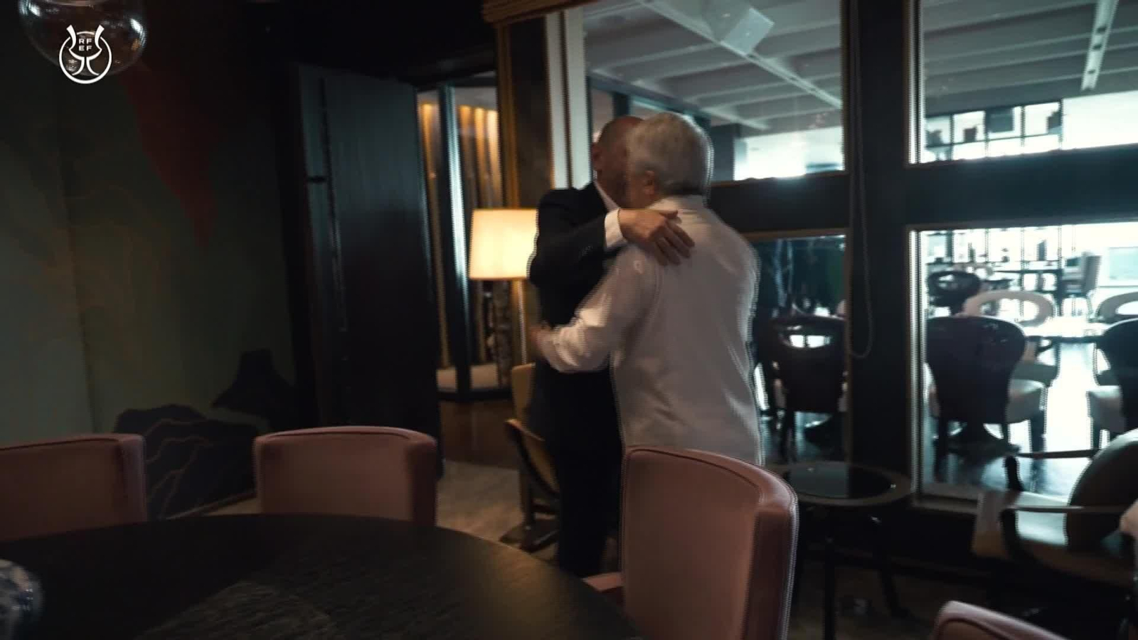 J066-ARABIA SAUDI ATLETICO RM CON LOUZAN Y ENTRENADORES