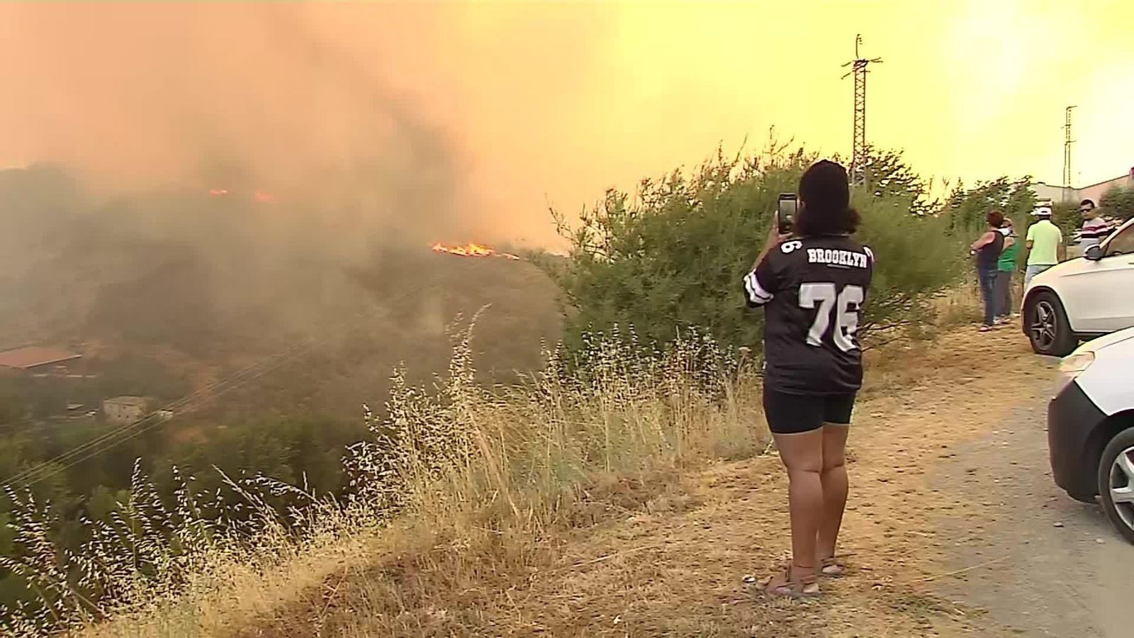 D032-LEON INCENDIO LA BAÑA TARDE
