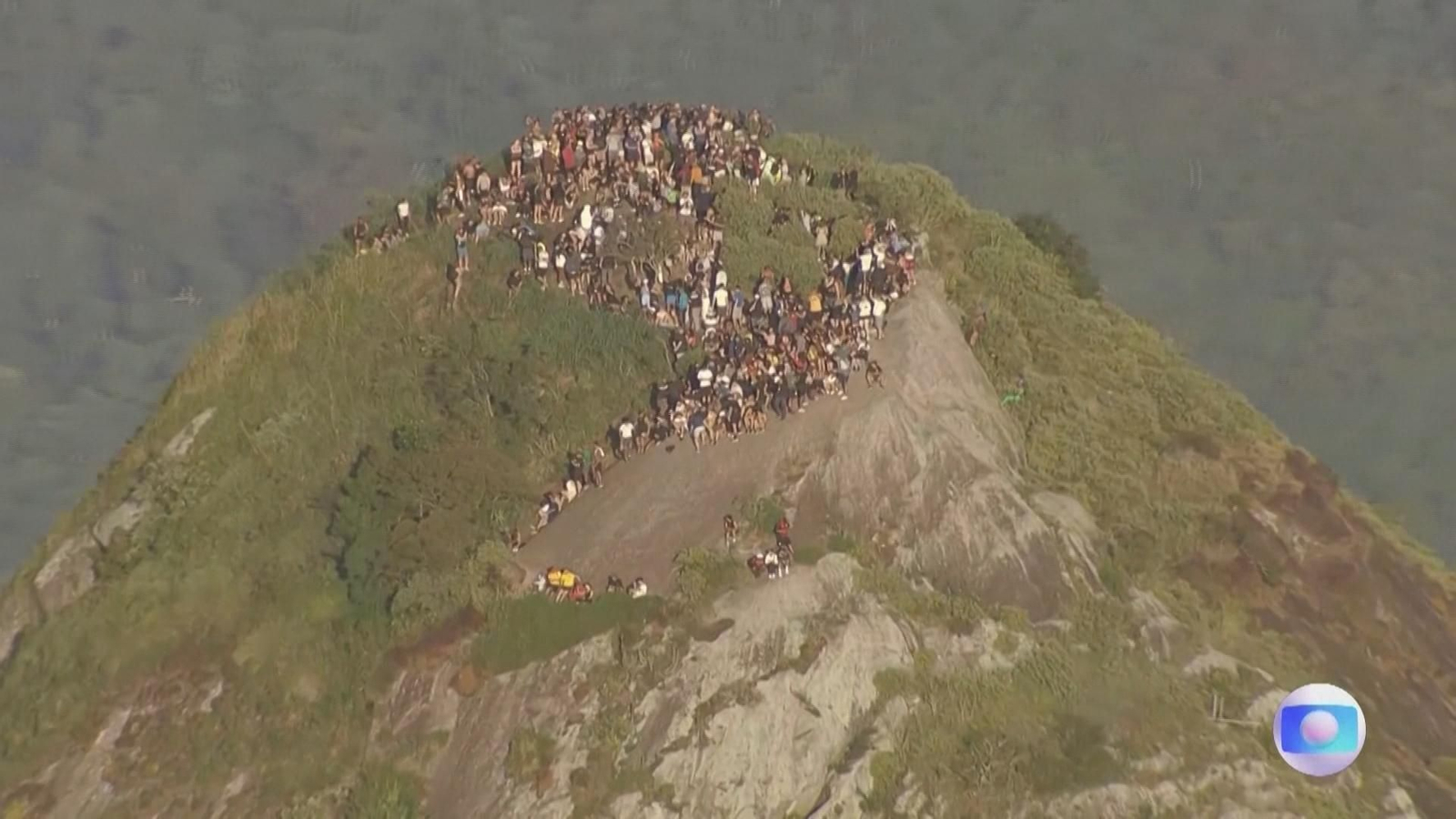 va turistas atrapados rio janeiro durante operacion policial frame 278