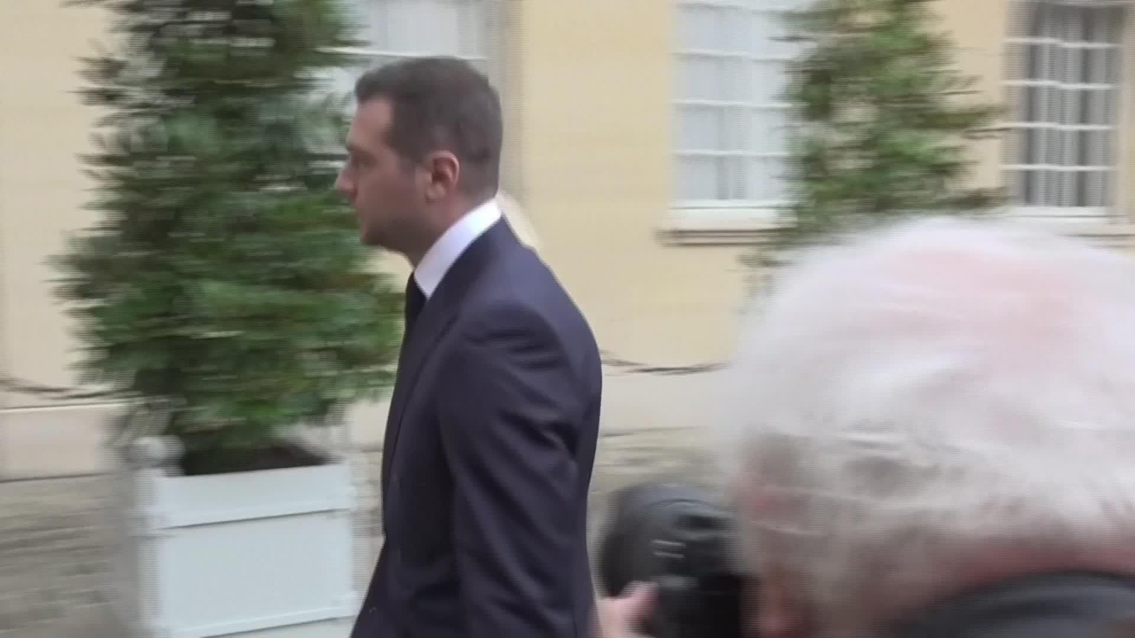 M071-FRANCIA LE PEN PIDE ELECCIONES