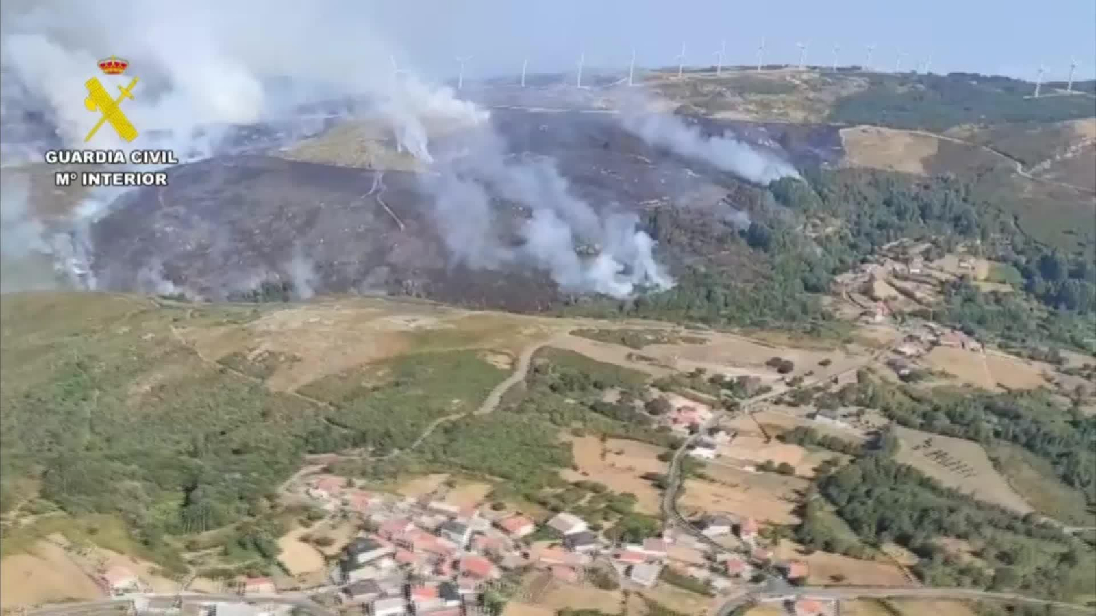 M013-OURENSE IMAGENES GC INCENDIO AVION
