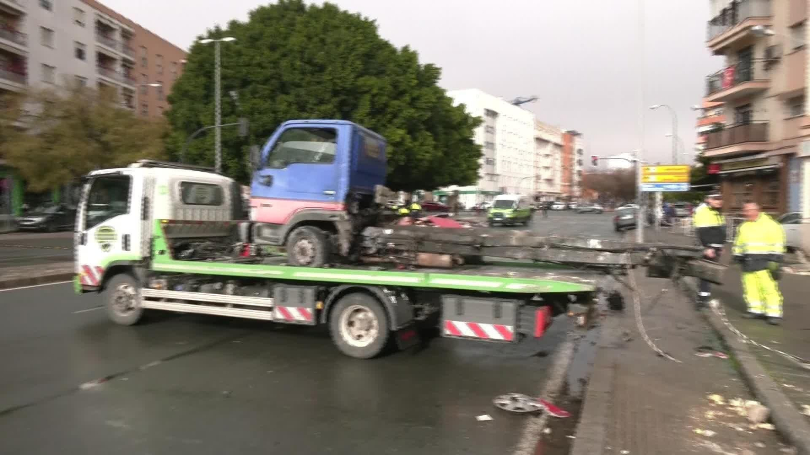 M062-SEVILLA ACCIDENTE BUS TARDE