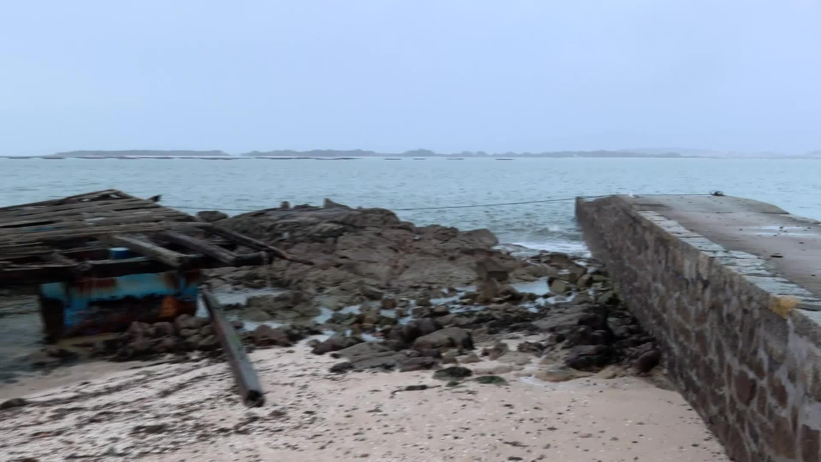 X075-PONTEVEDRA BATEAS TEMPORAL CAMBADOS