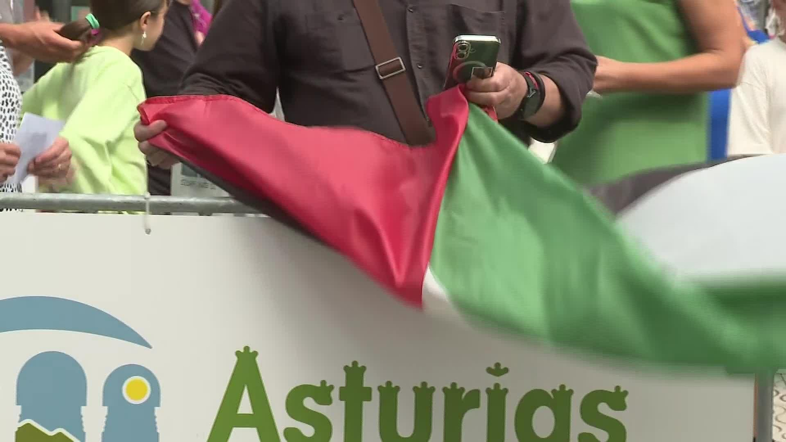 J019-CANTABRIA PROTESTA VUELTA CICLISTA LAREDO