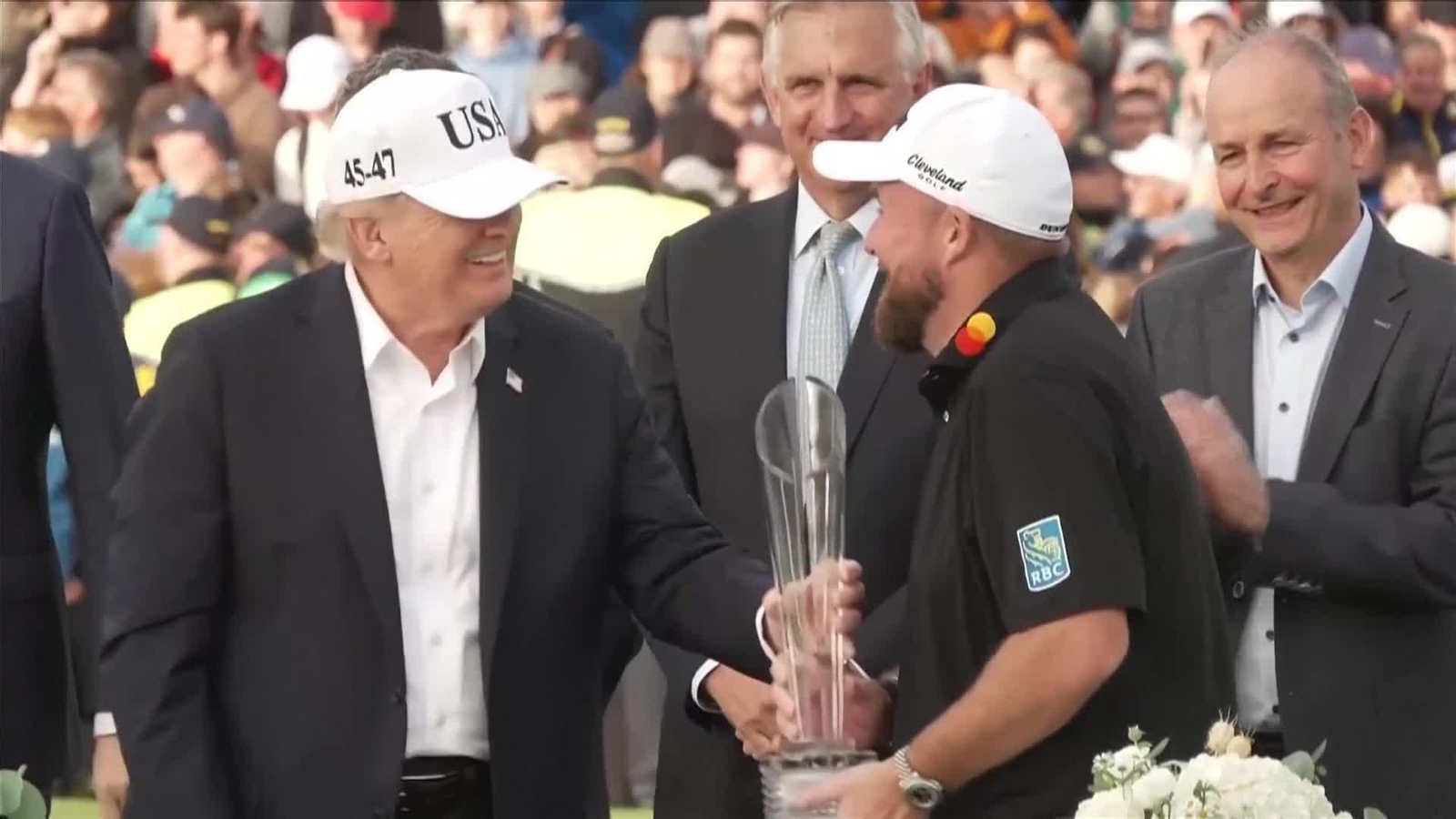 va trump entrega trofeo golf