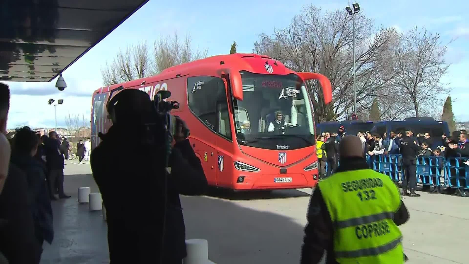 D021-MADRID LLEGADAS RAYO A ESTADIO BUTARQUE