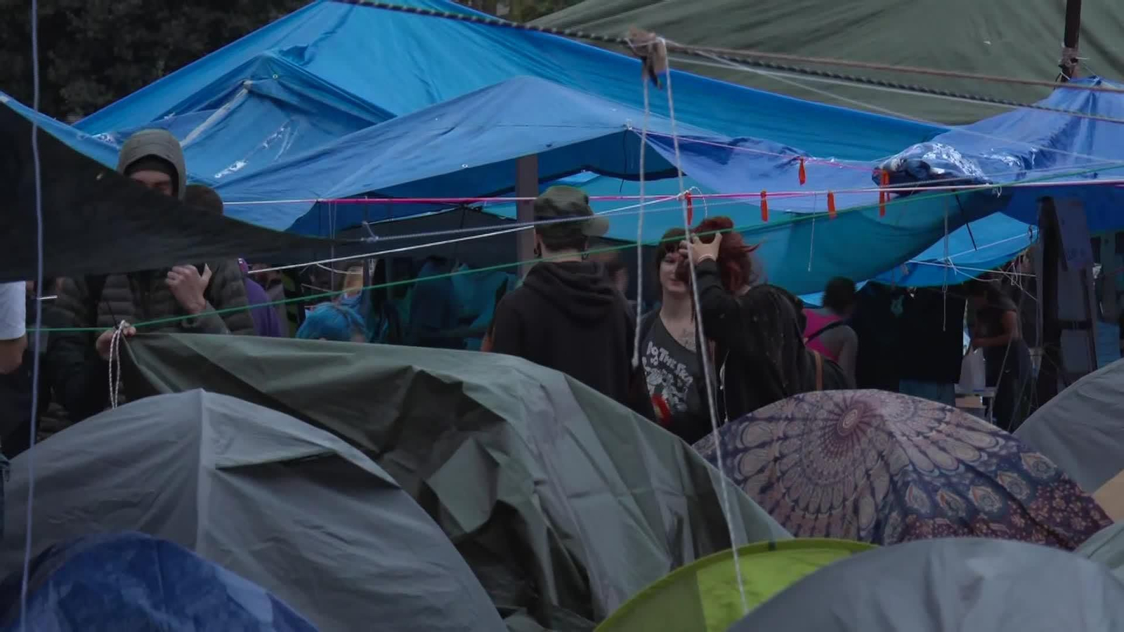S054-BARCELONA ACAMPADA TARDE
