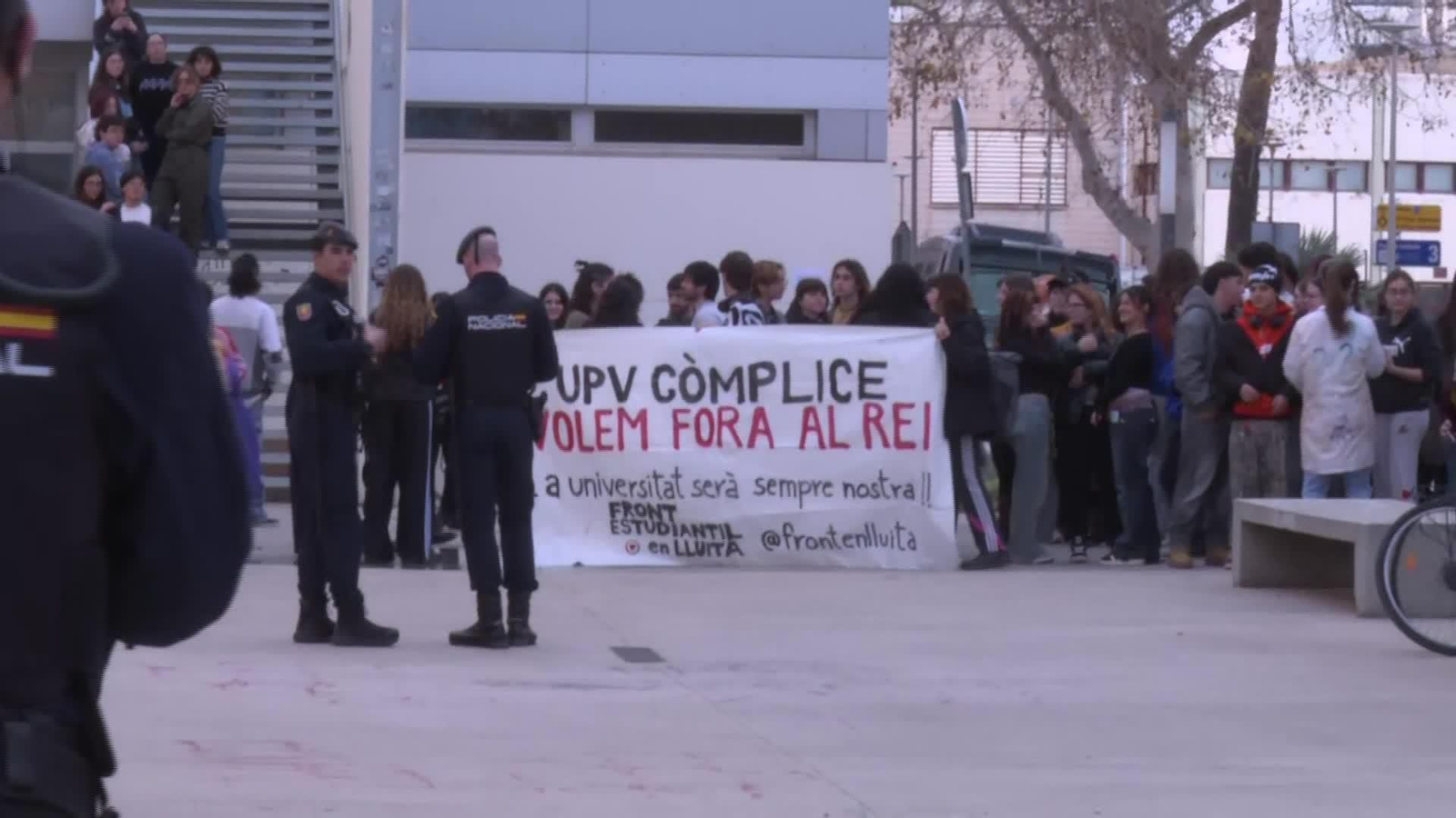 X024-VALENCIA REYES VISITAN PROYECTO RECUPERACION FOTOS