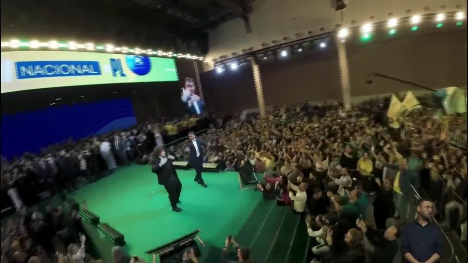 D005-BRASIL ACTO CANDIDATO FLAVIO BOLSONARO CON MILEI