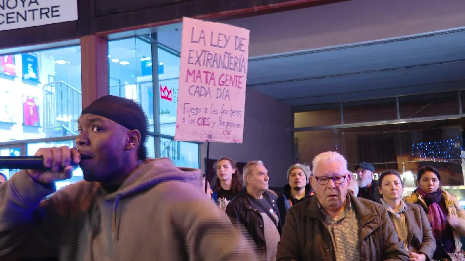 X074-BARCELONA MANIFESTACIÓN DESALOJO BADALONA TARDE 2