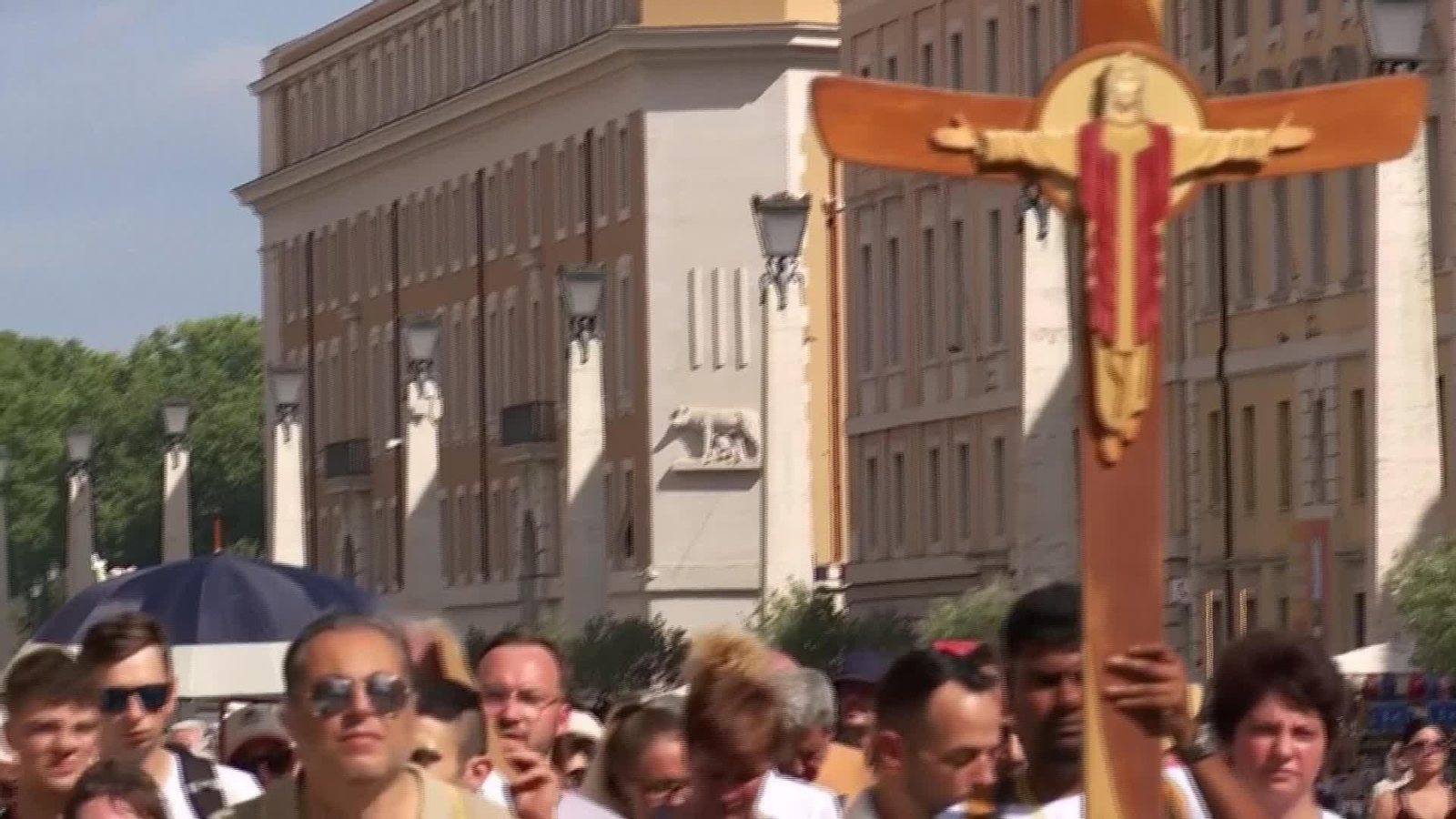 S023-EL VATICANO COLECTIVOS LGTBI VISITAN EL VATICANO