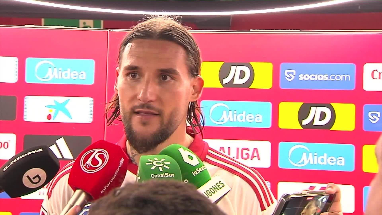 D015-SEVILLA ZONA MIXTA TRAS SEVILLA VS ATLETICO