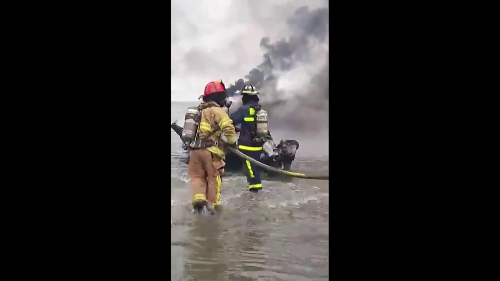va ecuador incendio barcos