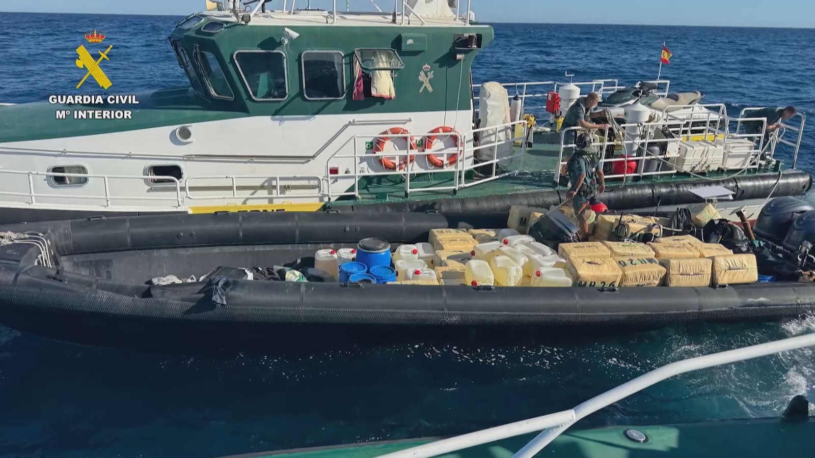 La Guardia Civil intercepta una narcolancha con tres toneladas de hachís en la costa de Huelva