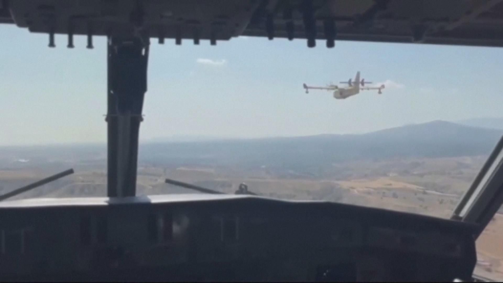 Dos aviones griegos participan en las labores de extinción en Burgohondo