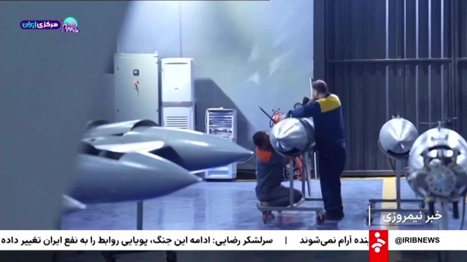 va iran enseña un arsenal de drones militares